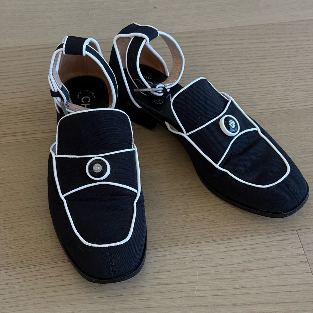 Vintage Chanel logo Mary Jane with ankle strap size38 Navy